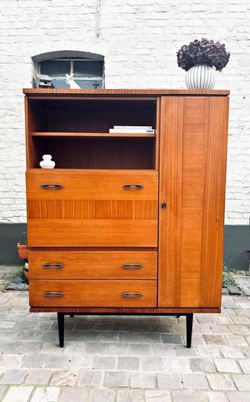 Vintage mid-century highboard beschikbaar voor biedingen
