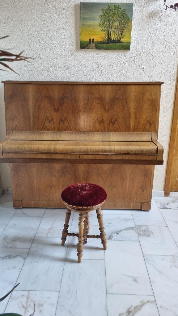 Buffetpiano , kleur lichte eik, lichte aanslag, Muziek en Instrumenten, Piano's, Zo goed als nieuw, Piano, Bruin, Hoogglans, Ophalen