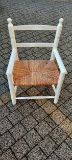 Chaise pour enfant en bois blanc avec assise en osier, Enfants & Bébés, Comme neuf, Enlèvement ou Envoi