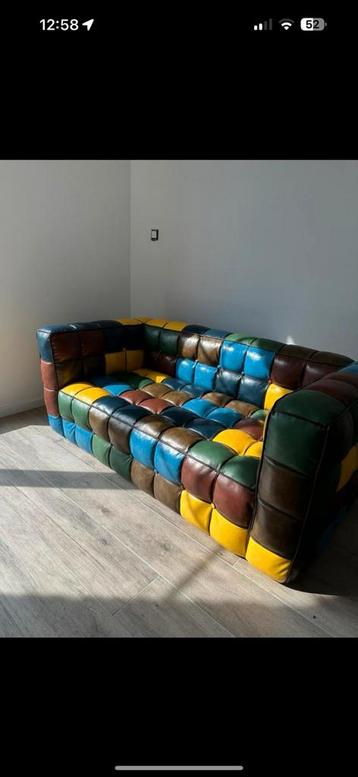 Design zetel beschikbaar voor biedingen