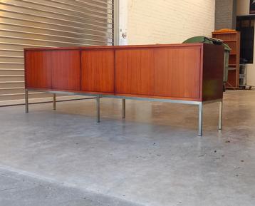 Vintage dressoir uit de jaren 60 „Meubelfabriek Aurora”  beschikbaar voor biedingen