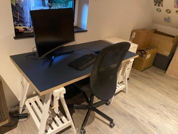 BUREAU beschikbaar voor biedingen