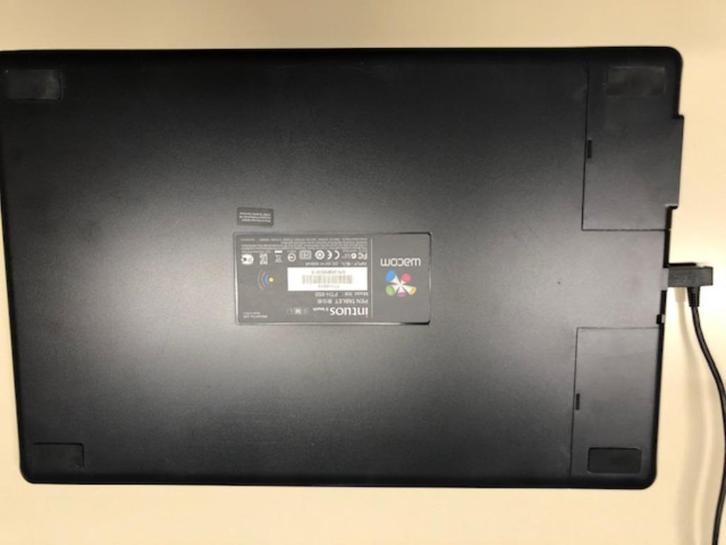 Wacom Intuos 5 Pen & Touch Medium (PTH-650), Computers en Software, Overige Computers en Software, Nieuw, Ophalen