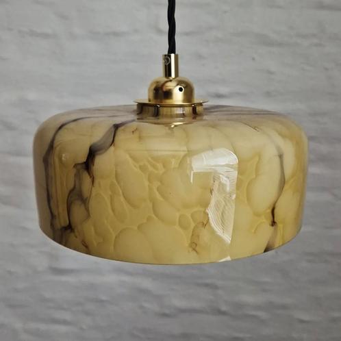 Vintage Art-Deco gemarmerde opaline glazen hanglamp, Antiek en Kunst, Antiek | Verlichting, Ophalen of Verzenden