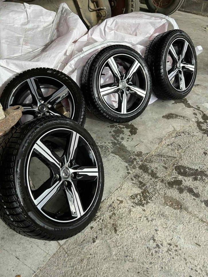 4 winterbanden + 17 inch Volvo V40 velgen - 205/50 R17, Auto-onderdelen, Banden en Velgen, Band(en), Winterbanden, 17 inch, 205 mm