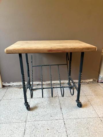 Table d'appoint en bois robuste, porte-revues, Enlèvement, Comme neuf