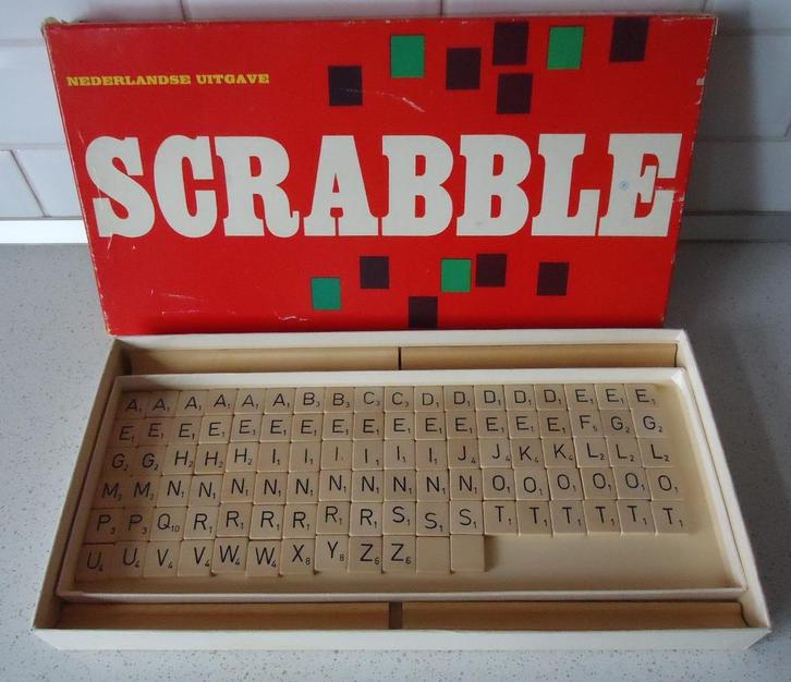 Vintage "Scrabble" met echte houten lettertjes in prima staa, Hobby en Vrije tijd, Gezelschapsspellen | Bordspellen, Zo goed als nieuw