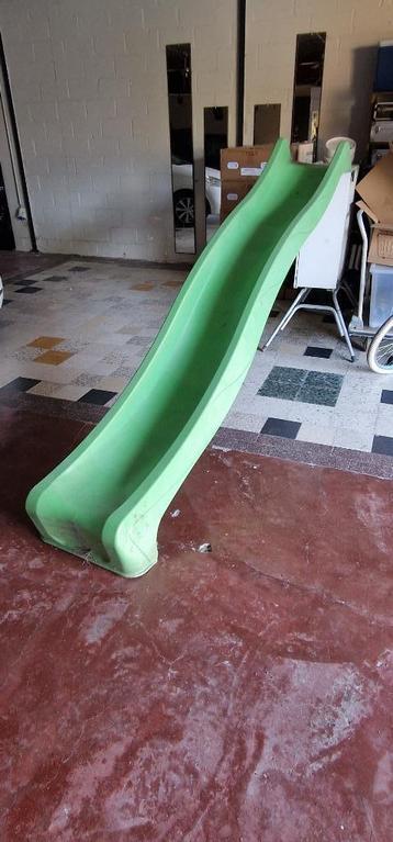 Glijbaan beschikbaar voor biedingen