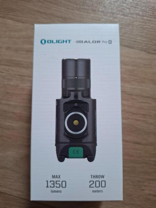 Lampe OLIGHT baldr Pro R (neuve avec facture), Caravans en Kamperen, Zaklampen, Nieuw, Batterij, Ophalen