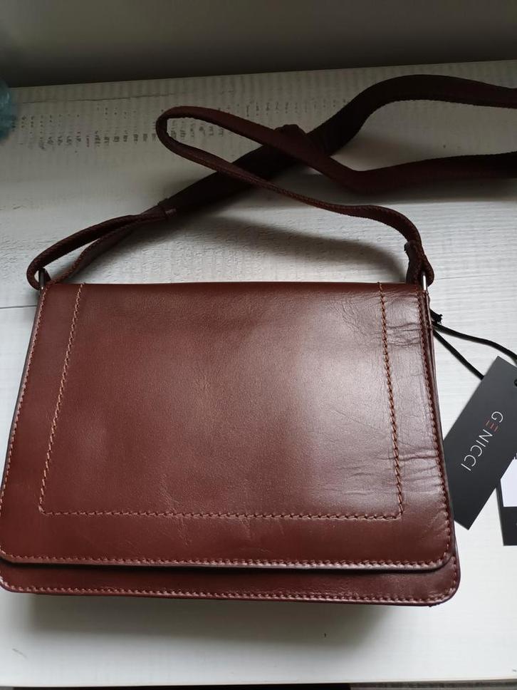 Schoudertas, Genicci claire, Handtassen en Accessoires, Tassen | Schoudertassen, Nieuw, Leer, Ophalen