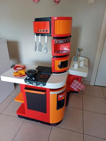 Keuken groot van Smoby met zeer veel apparatuur en toebehore beschikbaar voor biedingen