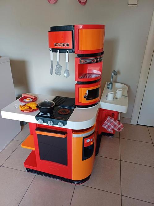 Keuken groot van Smoby met zeer veel apparatuur en toebehore, Kinderen en Baby's, Speelgoed | Speelkeukens, Zo goed als nieuw