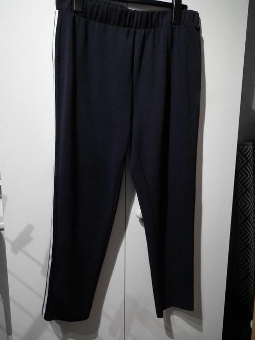 Pantalon bleu marine pour femme. Taille élastique XL (Hema), Vêtements | Femmes, Jupes, Porté, Taille 46/48 (XL) ou plus grande