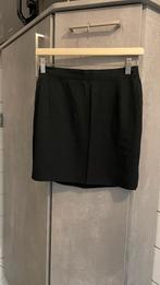 Sexy zijdeachtige korte rok M, Kleding | Dames, Rokken, Ophalen of Verzenden, Zo goed als nieuw, Zwart, Boven de knie