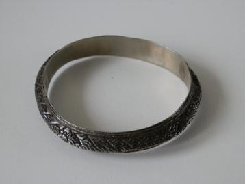 Antieke zilveren armband . beschikbaar voor biedingen