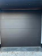 Moderne zwarte garagepoort, Provincie West-Vlaanderen