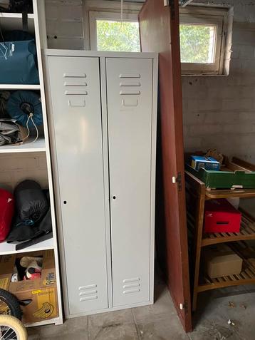 Grijze vintage locker met 2 deuren beschikbaar voor biedingen