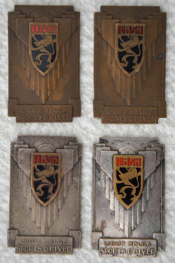 Penning, LOT 4x Champ. de Belgique, Sport's D'Hiver Ligue BE, Verzamelen, Sportartikelen en Voetbal, Gebruikt, Overige typen, Ophalen of Verzenden