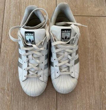 Adidas schoenen sneakers beschikbaar voor biedingen