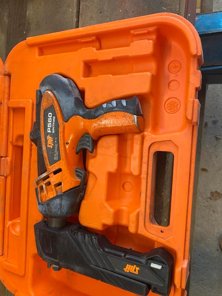 Spit p560 kruitnagelpistool, Doe-het-zelf en Bouw, Gereedschap | Overige machines, Gebruikt, Ophalen