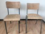 Paar vintage stoelen in massief hout met stalen structuur, Antiek en Kunst, Ophalen