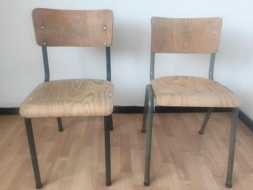 Paar vintage stoelen in massief hout met stalen structuur, Antiek en Kunst, Antiek | Meubels | Stoelen en Sofa's, Ophalen