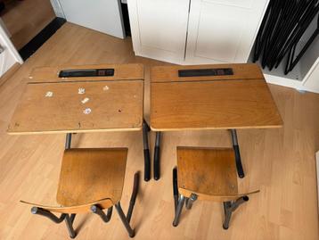 2x VINTAGE SCHOOLBANKJE  beschikbaar voor biedingen