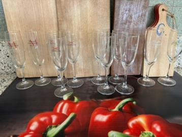 * 10 champagne-proefglaasjes beschikbaar voor biedingen
