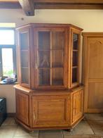 Hoge houten vitrinekast, Ophalen