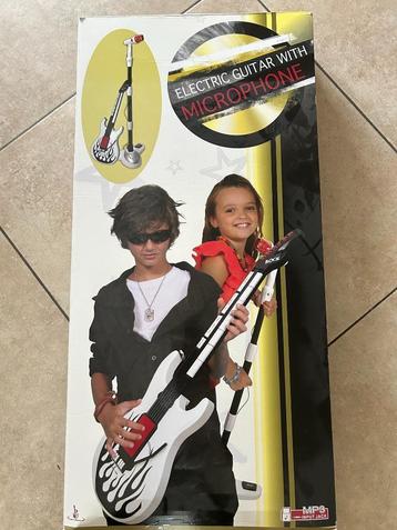 Guitare et micro - pour enfants beschikbaar voor biedingen