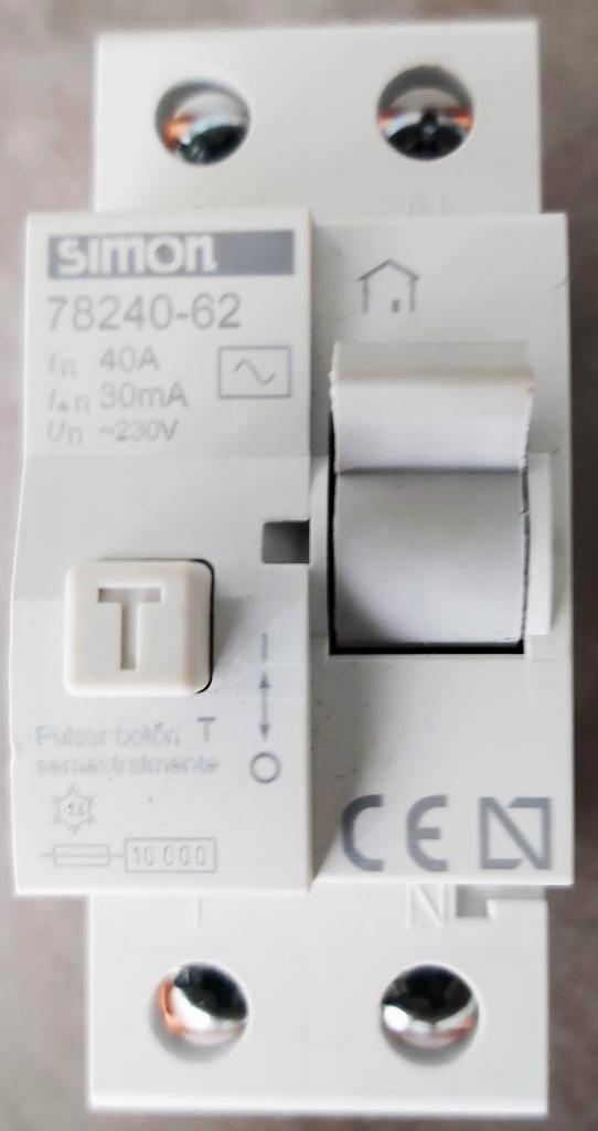 2 interrupteurs différentiels 2P - 40A - 30mA, Bricolage & Construction, Électricité & Câbles, Comme neuf, Autres types, Enlèvement ou Envoi