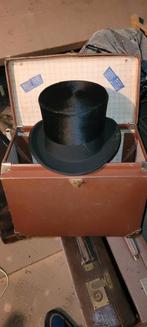 Hoge hoed in koffer, Ophalen, Hoed