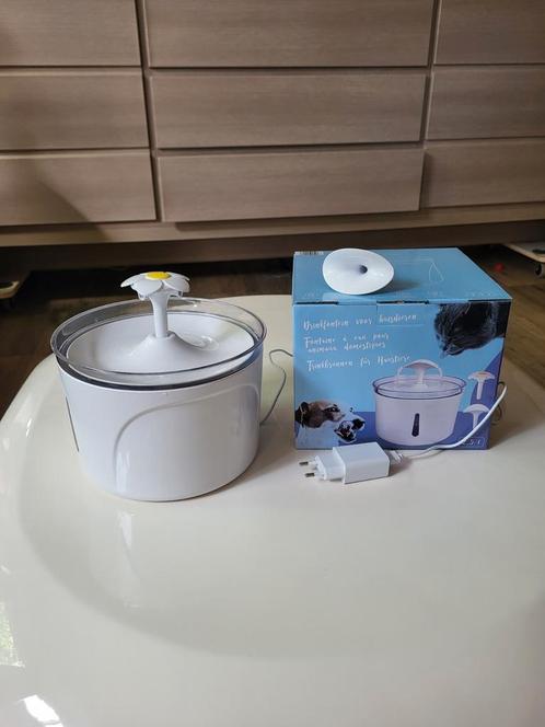 Drinkfontein, katten drinkbak, Dieren en Toebehoren, Kattenvoerbakken en Drinkbakken, Zo goed als nieuw, Ophalen