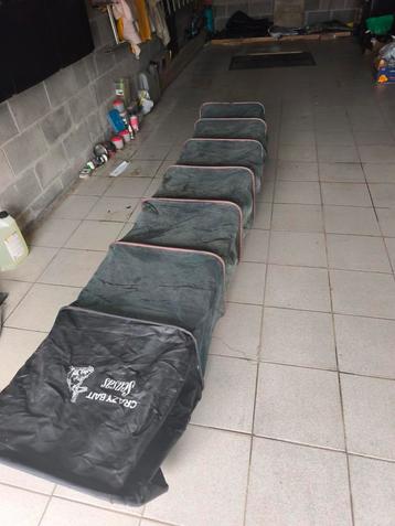 Twee bourichs, 1 nieuw en 1 2 keer geserveerd, c nieuw, 3 m  beschikbaar voor biedingen