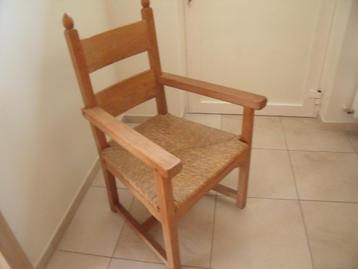 Massief eiken stoelen beschikbaar voor biedingen