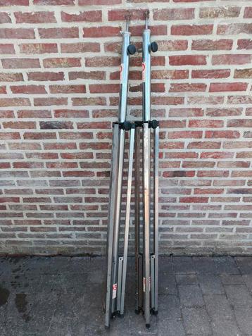 2 licht statieven in gebruikte staat beschikbaar voor biedingen