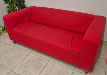 Bright red sofa for sale beschikbaar voor biedingen