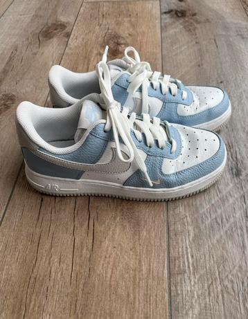 Mooie sneakers Air Force one 37;5 beschikbaar voor biedingen