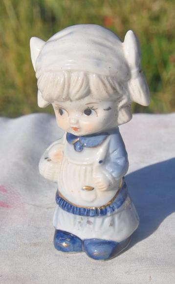 statue fillette 11cm  beschikbaar voor biedingen