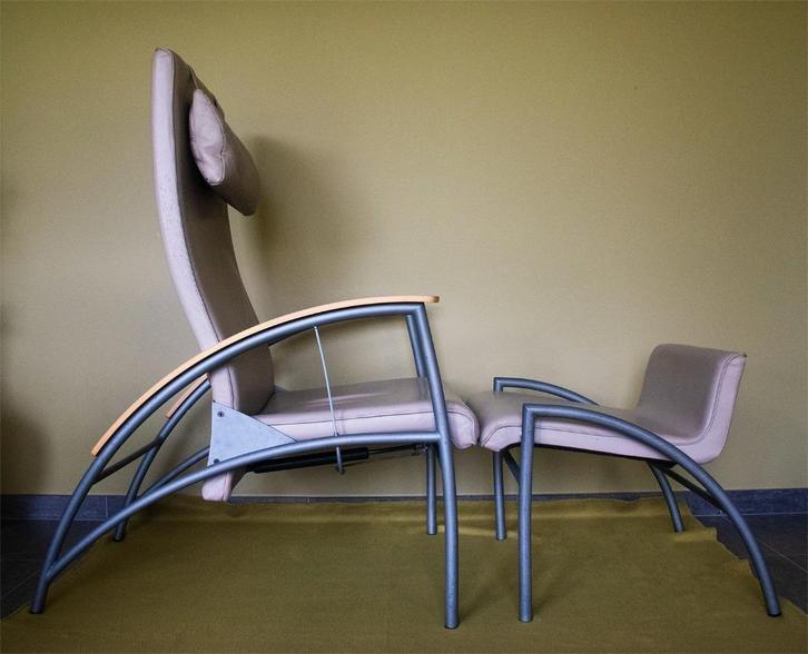 Vintage loungezetel + voetenbank + kussen in echt leder, Huis en Inrichting, Fauteuils, Gebruikt, Hout, Leer, Metaal, 50 tot 75 cm