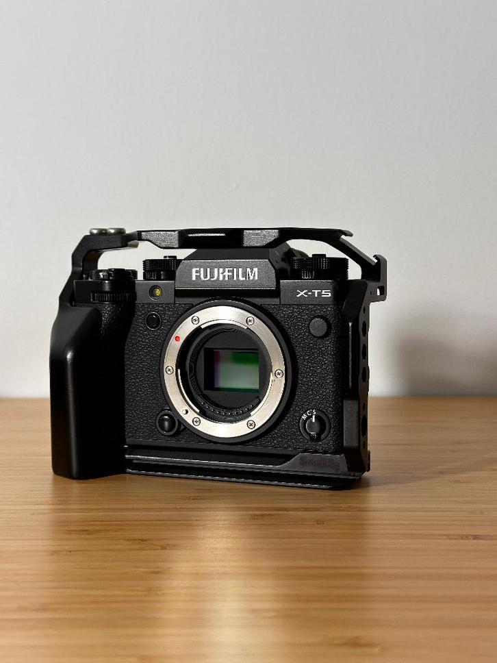 Fujifilm X-T5 noir — 1900 clics, Audio, Tv en Foto, Fotocamera's Digitaal, Zo goed als nieuw, Fuji, Geen optische zoom, Ophalen