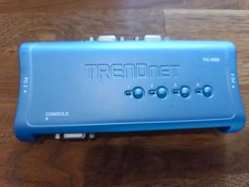 Commutateur KVM USB à 4 ports TRENDnet TK-407K, Informatique & Logiciels, Enlèvement, Comme neuf