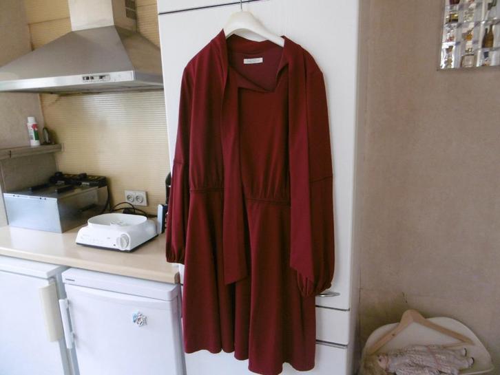 kledij dames "luckylu" milano, rood, M,, Kleding | Dames, Jurken, Zo goed als nieuw, Maat 38/40 (M), Rood, Knielengte, Ophalen of Verzenden