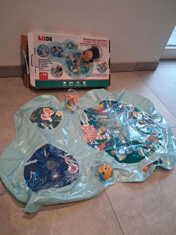 Grand tapis gonflable à remplir d'eau, Enfants & Bébés, Jouets | Jouets de bébé, Comme neuf, Autres types, Enlèvement
