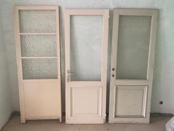 Oude deuren beschikbaar voor biedingen