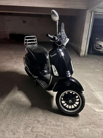 Vespa sprint, Fietsen en Brommers, Scooters | Vespa, Ophalen, Zo goed als nieuw, Benzine, 50 cc