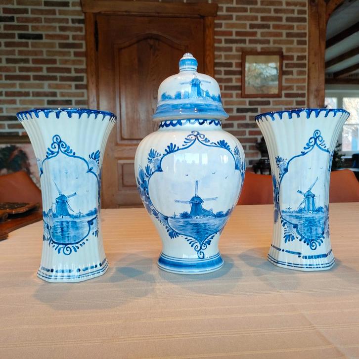 Delfts blauw:  3 delig schouwstuk en kannetje, Antiek en Kunst, Curiosa en Brocante, Ophalen