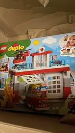 NIEUW! Nog in de doos Duplo brandweerkazerne 10970 en diertj, Kinderen en Baby's, Speelgoed | Duplo en Lego, Ophalen, Nieuw, Complete set