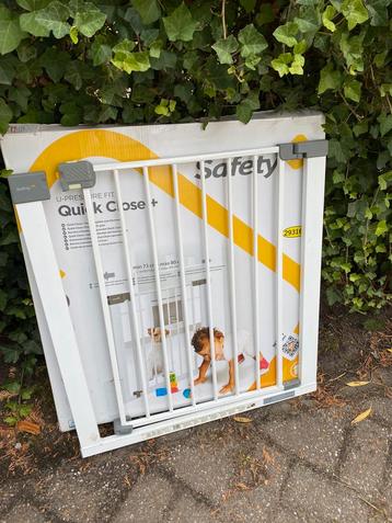 Traphekje safety 1st wit met verlengstuk beschikbaar voor biedingen