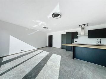 Industriel à vendre à Uccle, 3 chambres beschikbaar voor biedingen